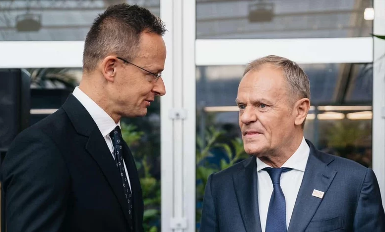 TUSK SZIJARTÓ