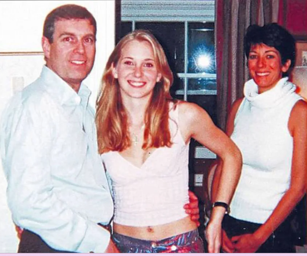 VIRGINIA GIUFFRE, CON EL ENTONCES PRÍNCIPE ANDRÉS Y GUISLAINE MAXWELL