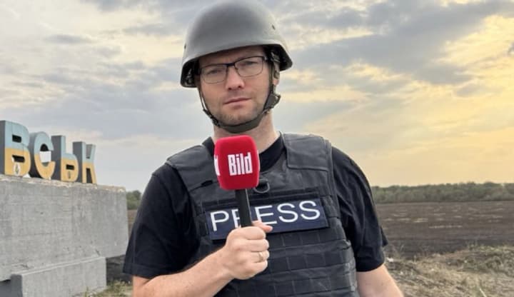 El conocido periodista del diario alemán Bild, Julian Röpke, recibió una invitación de Rusia para visitar las ciudades ucranianas de Kupyansk y Pokrovsk. Así lo anunció en la red social X, según informa UNN
