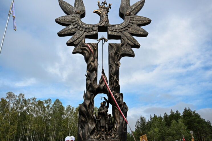 MONUMENTO A LA MASACRE DE VOLINIA EN DOMOSTAWA -WNET