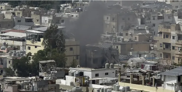Israel bombardea el campo de refugiados palestinos de Ain al-Hilweh en Sidón, Líbano. EFE