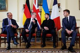 MACRON LOS TRES FANTOCHES EUROPEOS, CON EL FANTOCHE UCRANIANO