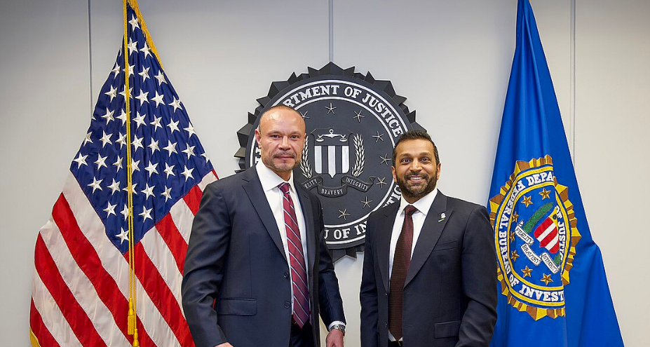 KASH PATEL, DIRECTOR DEL FBI (A LA DERECHA) Y DAN BOGINO, SU ADJUNTO