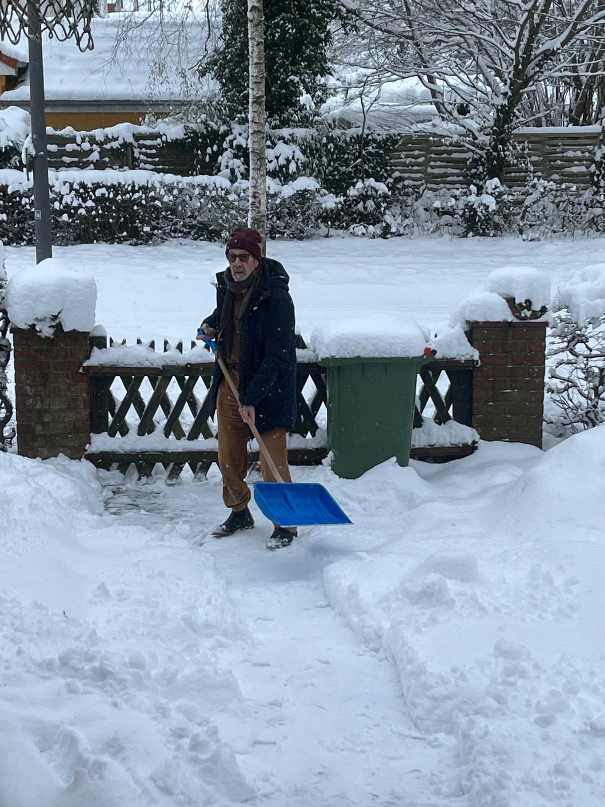 Emilio Díaz abre paso en la nieve