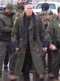 GREG BOVINO, JEFE DEL ICE, UTILIZA UNIFORMES INSPIRADOS EN EL DE LAS SS