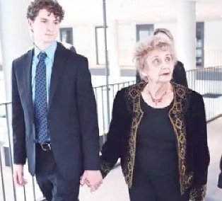 Aron Goodman y su abuela Tova Friedman