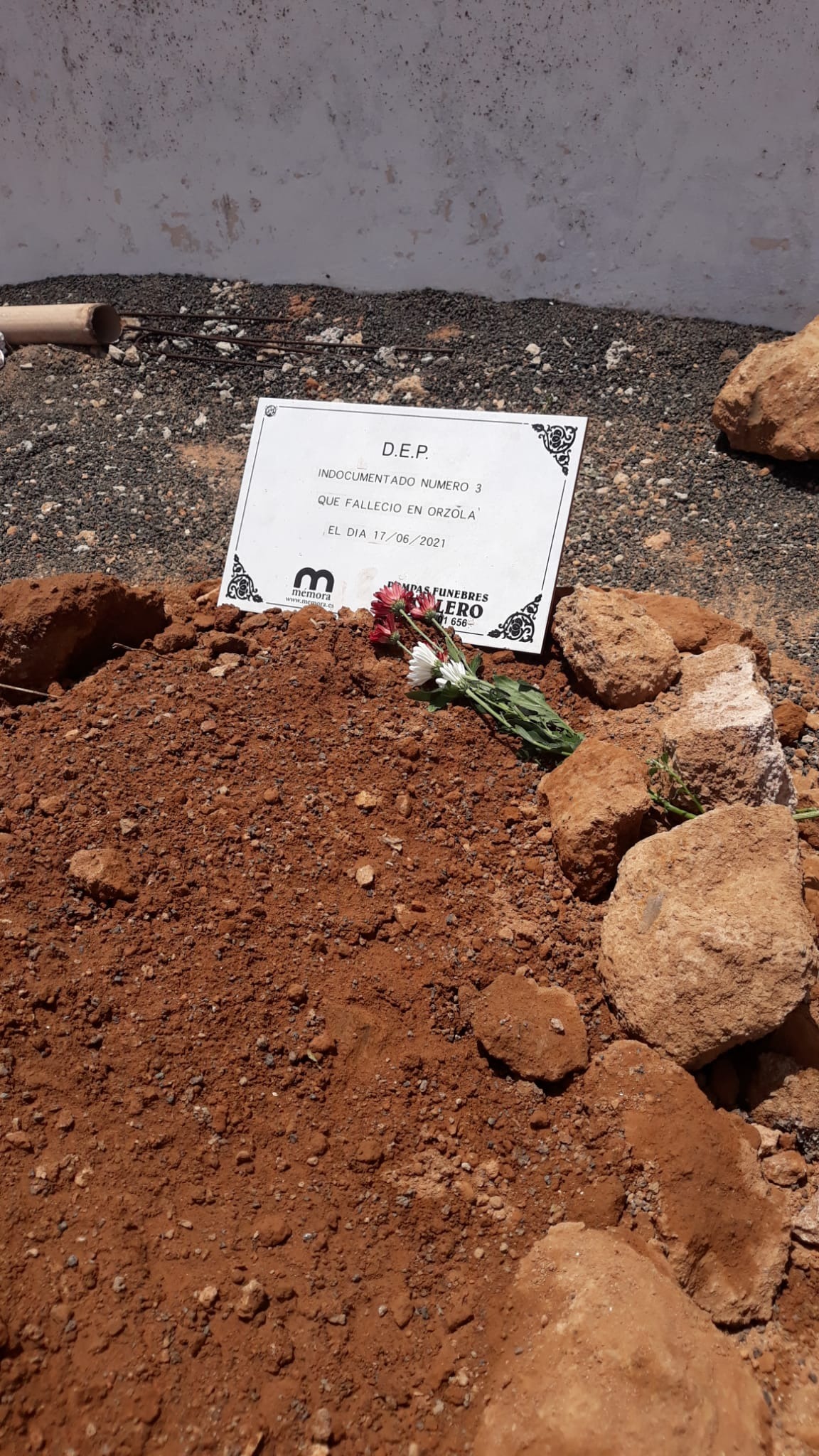 Lápida en el cementerio de Teguise en Lanzarote. Fuente: Red de solidaridad con las personas migrantes en Lanzarote.