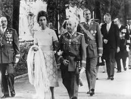 SOFÍA DE GRECIA, DEL BRACETE CON EL DICTADOR