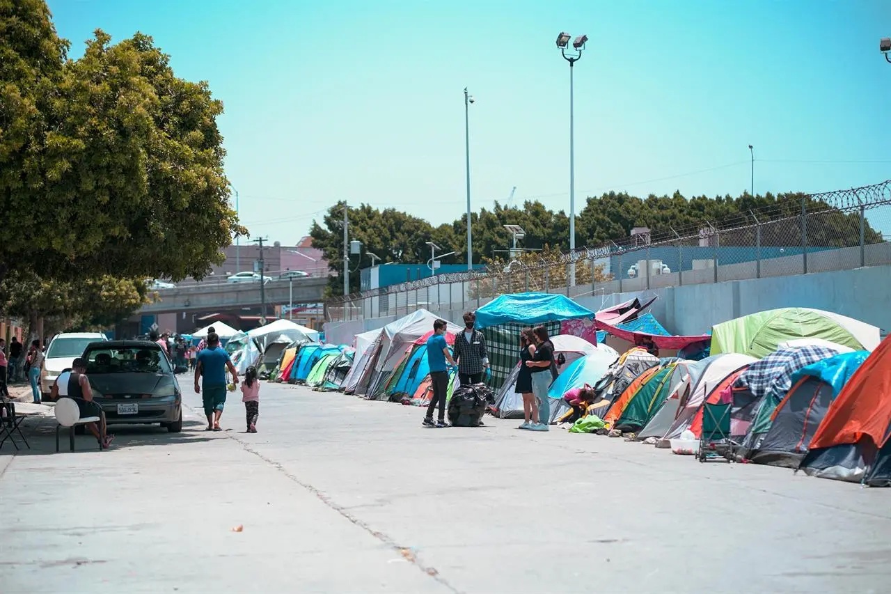 En muchas ciudades europeas ya en la actualidad los demandantes de asilo e inmigrantes viven en condiciones degradantes y de exclusión casi total.