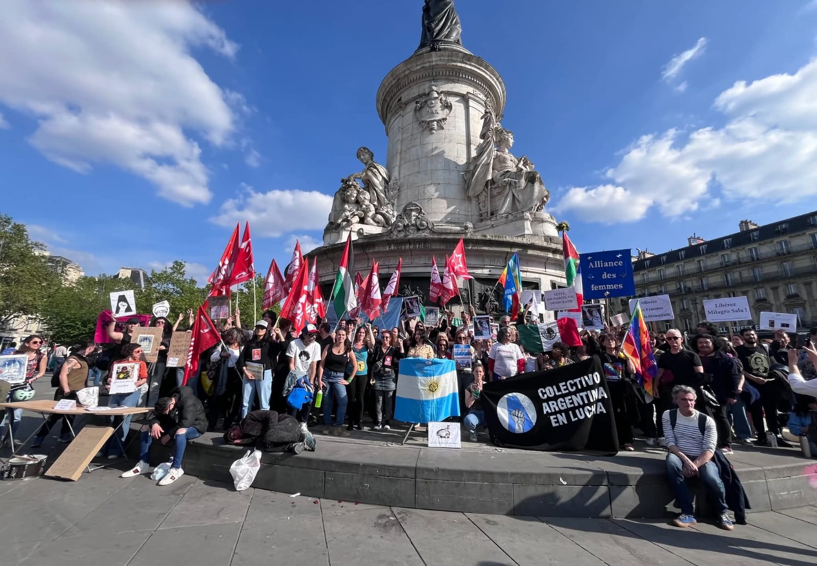 Manifestacion de solidaridad con Argentina en Francia. Foto Silvina Stirnemann
