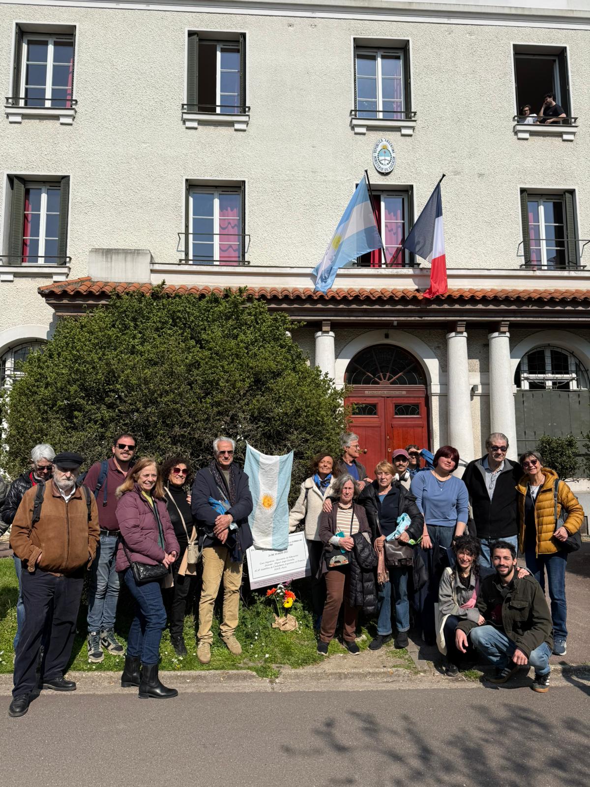 Actividad de solidaridad con el pueblo argentino en Paris este mes de marzo. Recorrido de lugares de la Memoria.Foto ACAF