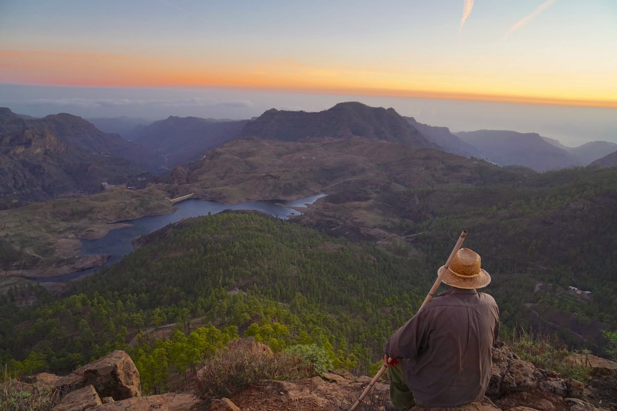 El Valle del Juncal visto desde el Pinar de Pajonales, en el Paisaje Cultural, Patrimonio de la Humanidad, de Risco Caído y los Espacios Sagrados de Montaña de Gran Canaria