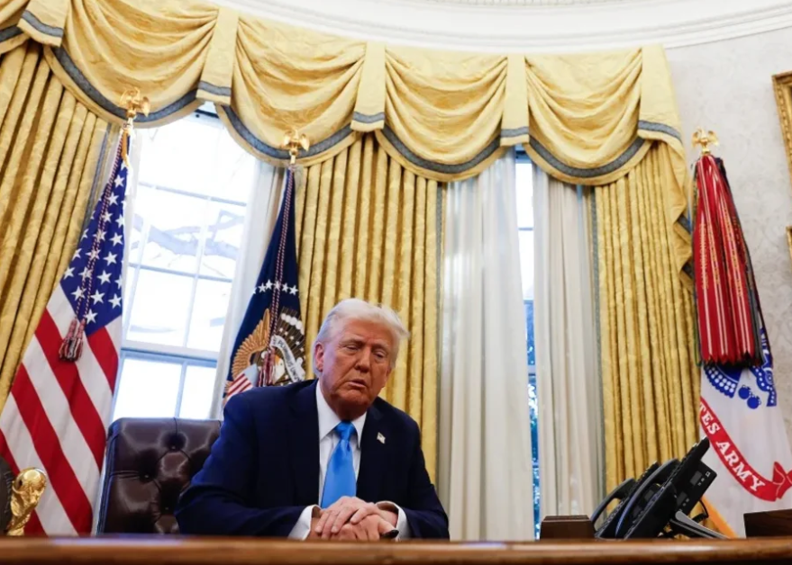 TRUMP EN LA OFICINA OVAL