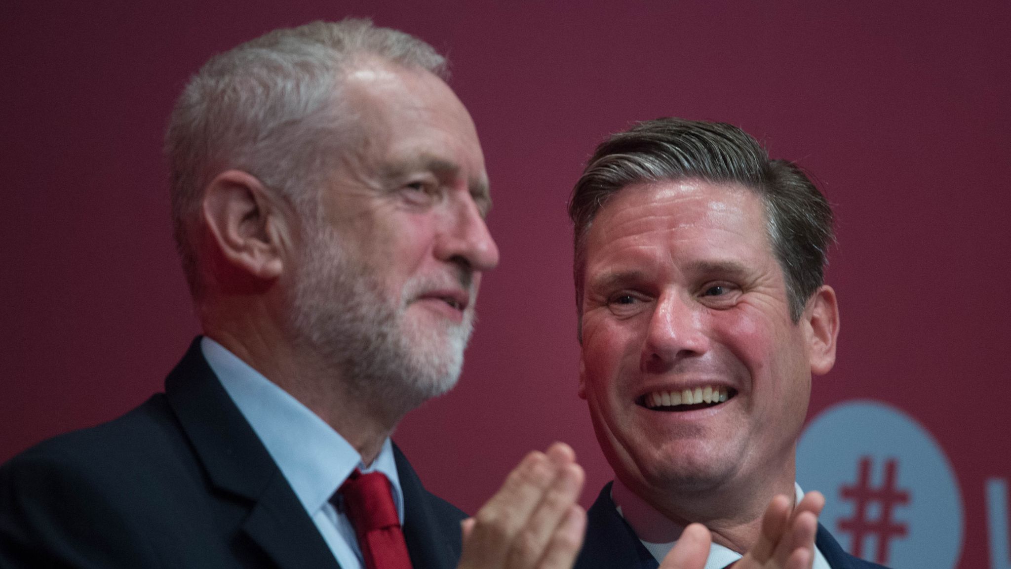 STARMER CON CORBYN, EL LIDER DE IZQUIERDA A QUIEN SABOTEÓ